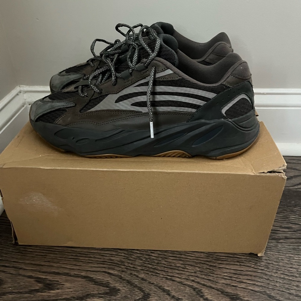 Yeezy boost 700 V2 ‘Geode’
